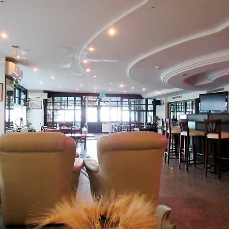 Отель Airport 3*
